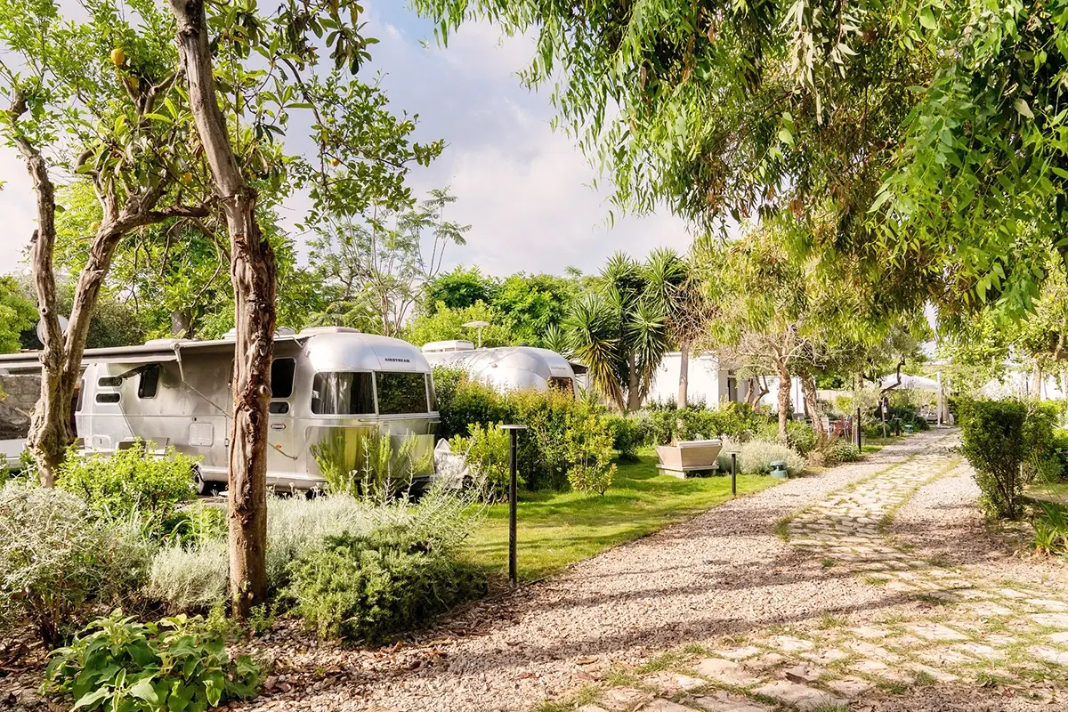 Dormire in un Airstream al Procida Camp Resort Procida &ldquo;dentro&rdquo;: viaggio tra ristoranti e alloggi in cui assaporare la vera bellezza