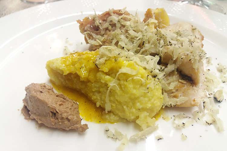 Cappone disossato al forno con tartufo nero di Bracca e polentina di mais nostrano dell'isola (I prodotti tipici dell'Isola bergamasca Una promozione ai nastri di partenza)