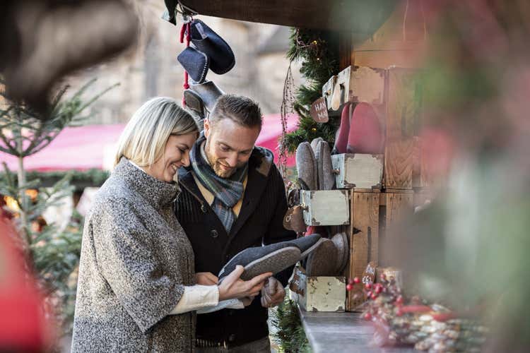 Attesi in un mese e mezzo decine di migliaia di visitatori (Profumo di spezie e cannella Al via il Mercatino di Bolzano)