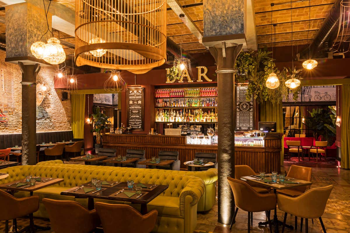 L'interno di Comodo Apre Comodo, un'officina del gusto nel cuore della Capitale