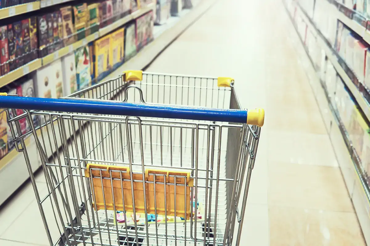 Sulla promozione si giocano le quote di mercato che premiano discount ed e-Commerce Promozioni gi&ugrave;, prezzi su. Al supermercato la spesa si fa meno conveniente