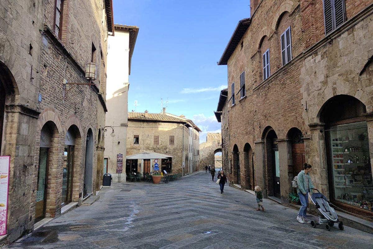 San Gimignano, veduta del centro San Gimignano e il Prosciutto Toscano Dop: binomio di bellezza e qualità