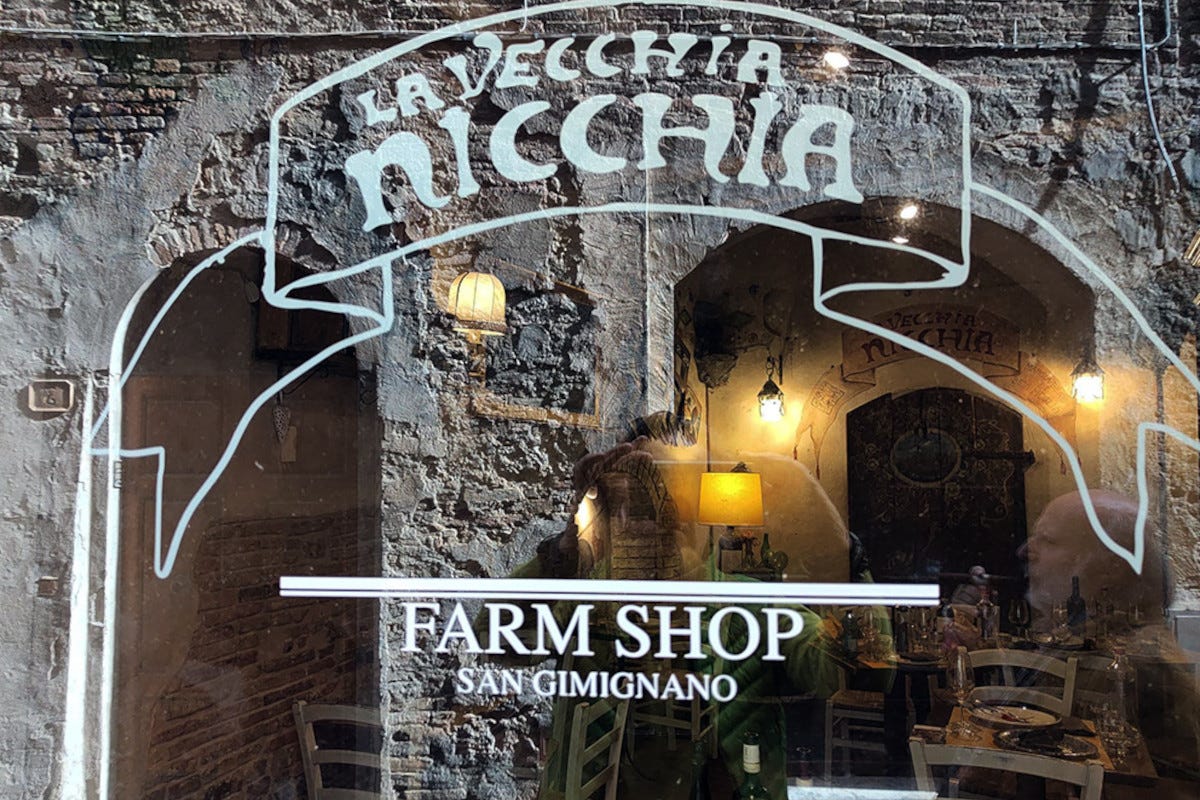 La Vecchia Nicchia, vetrina San Gimignano e il Prosciutto Toscano Dop: binomio di bellezza e qualità