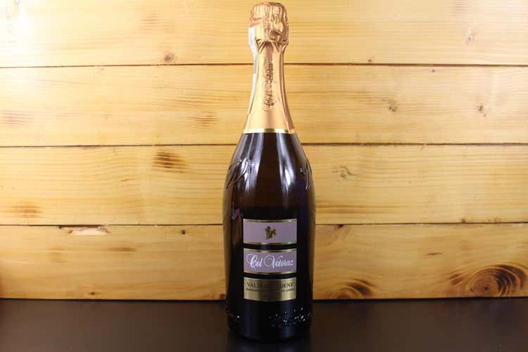 Una bottiglia di Prosecco dell'azienda Col Vetoraz (Via Prosecco dall’etichetta E si accendono le polemiche)