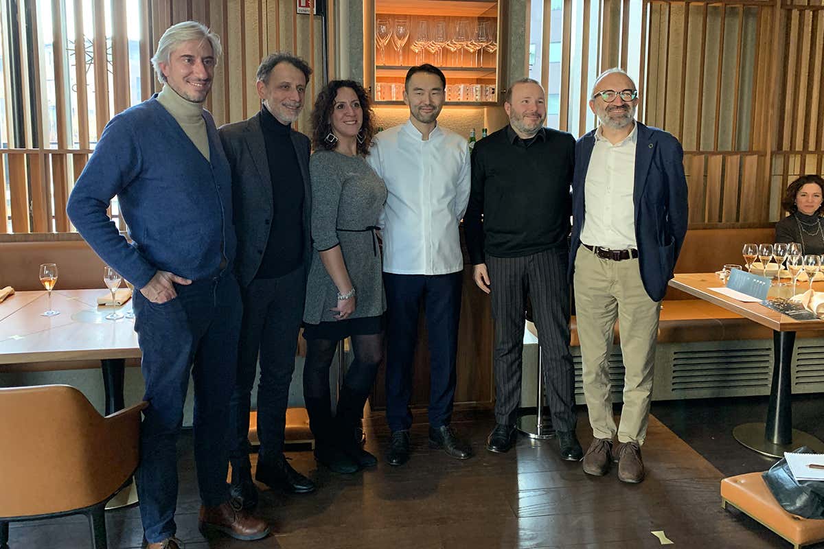 Bernardo Conticelli, Domenico Avolio, Chiara Giovoni, Takeshi Iwai, Pietro Palma, Marco Chiesa Degustare lo Champagne attraverso i sensi