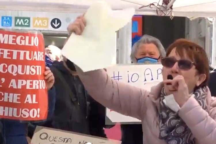 La protesta a Milano Bus turistici in ginocchio: scatta la protesta a Milano
