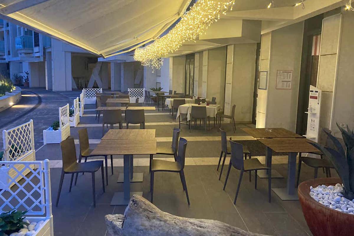 Ristorante Prua Natale tiepido nei ristoranti, tra sold out e chi decide di restare chiuso Ristorante Prua Natale tiepido nei ristoranti, tra sold out e chi decide di restare chiuso