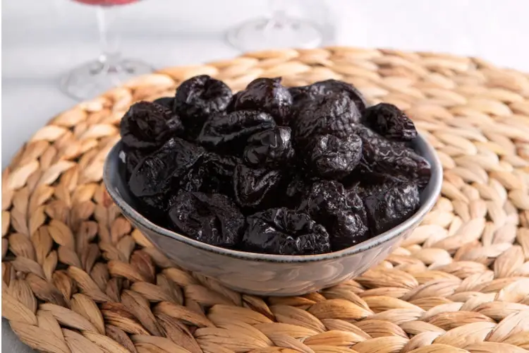Invecchiare al meglio? Sei attivit&agrave; da mettere in pratica, a partire dalla tavola