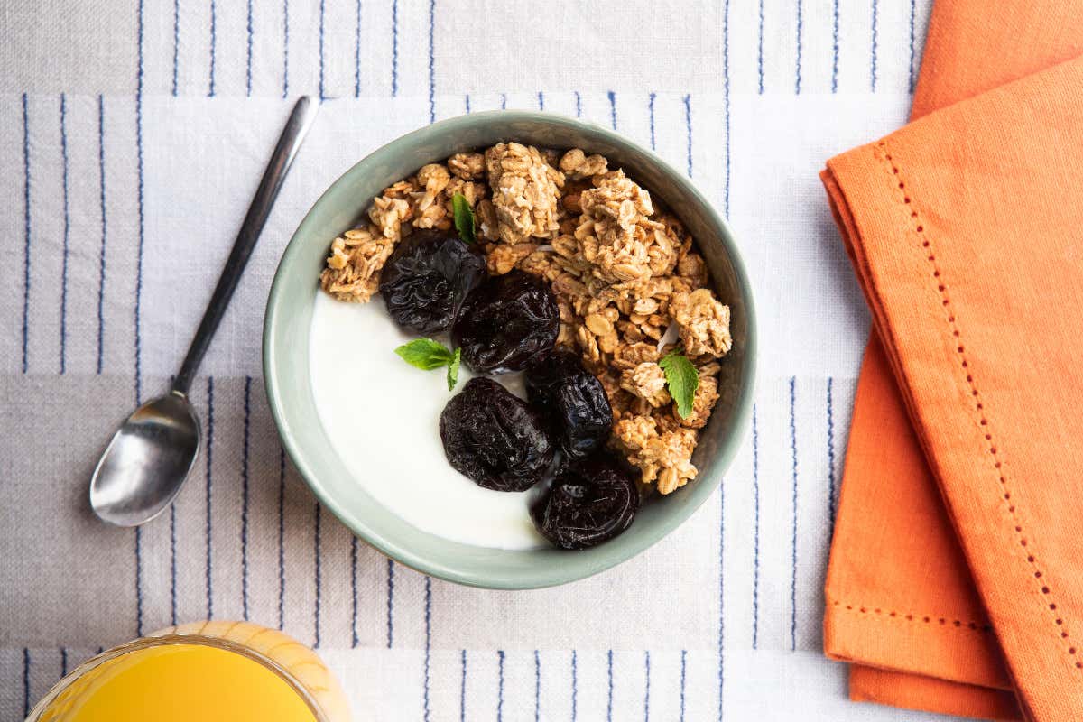 Prugne della California: ecco come e quanto vengono consumate in Italia Prugne della California: ecco come e quanto vengono consumate in Italia