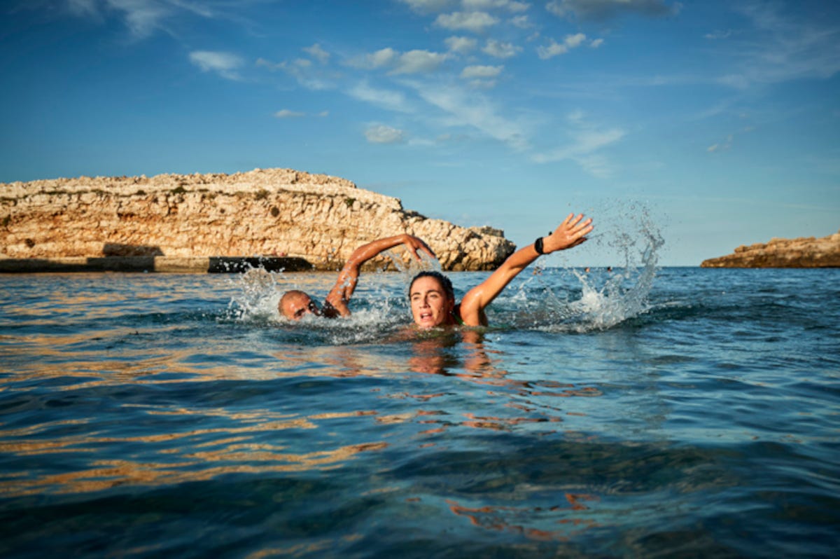Nuoto nelle acque cristalline Prima la fatica: bici e corsa. Poi, le delizie pugliesi per recuperare