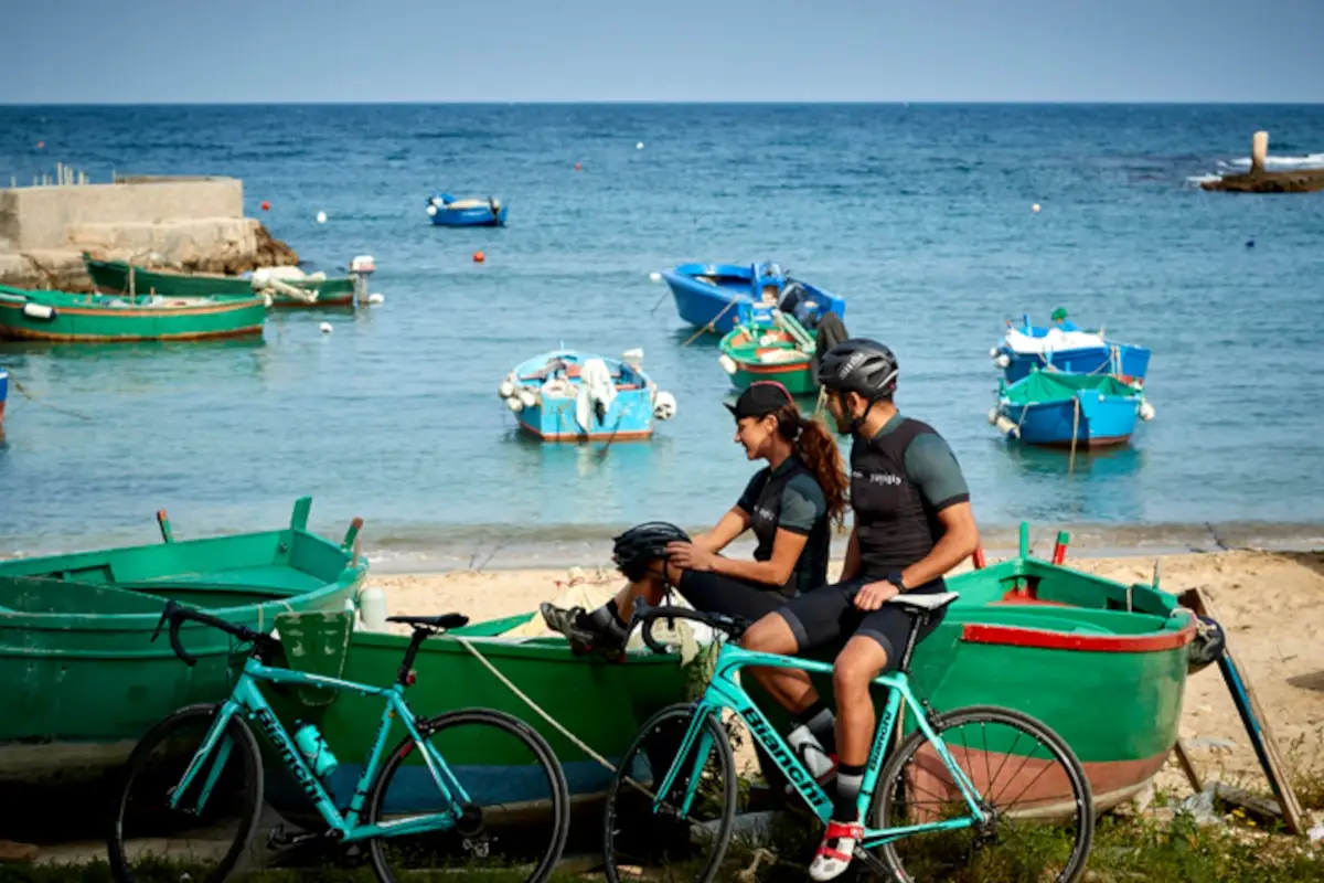 Cicloturismo in Puglia&nbsp; Il cicloturismo continua a crescere: la bici piace a tutti e viaggia sempre pi&ugrave; a Sud