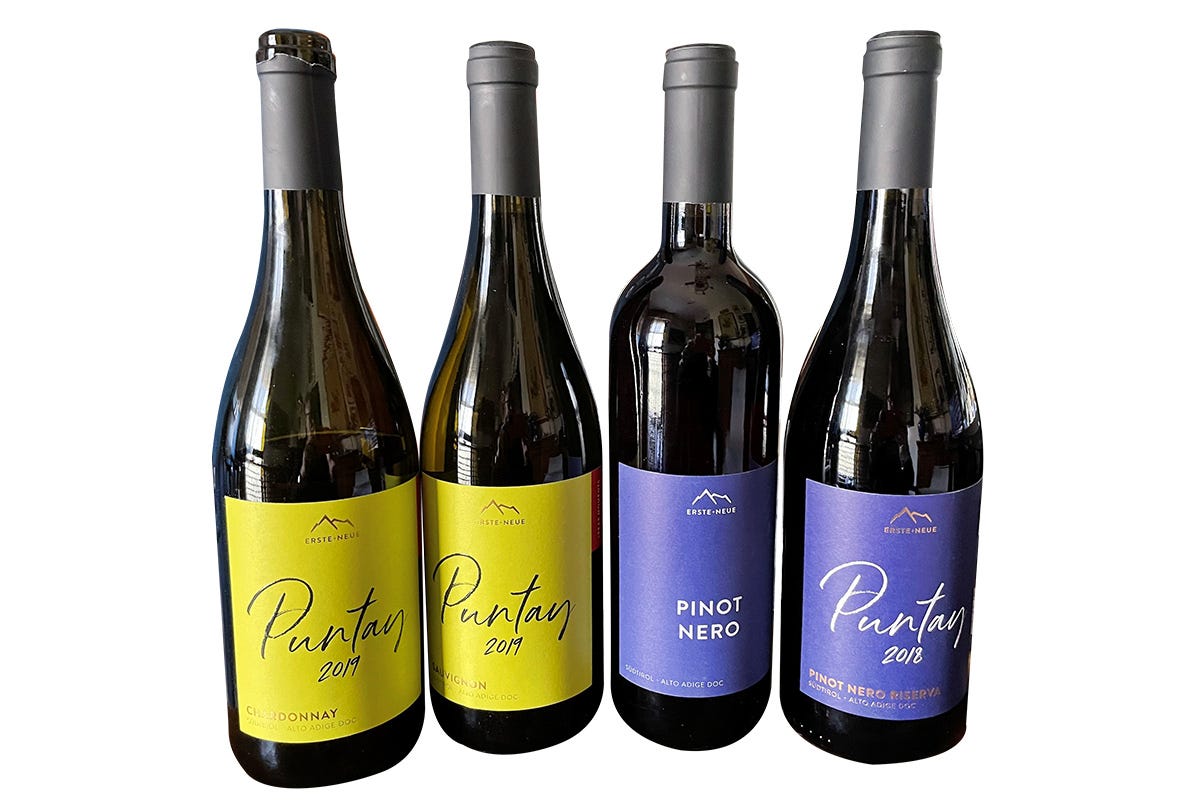 le bottiglie della linea Puntay Erste Neue, montagne nel logo e più Alto Adige in bottiglia