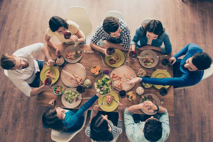 (Quanto piace agli italiani parlare di cibo Il 51% lo fa ogni giorno e poco sui social) (Quanto piace agli italiani parlare di cibo Il 51% lo fa ogni giorno e poco sui social)