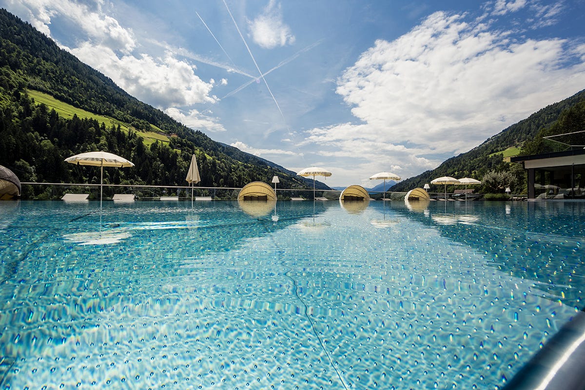Piscina per adulti Quellenhof, in Alto Adige e sul Garda vacanza di sport e relax