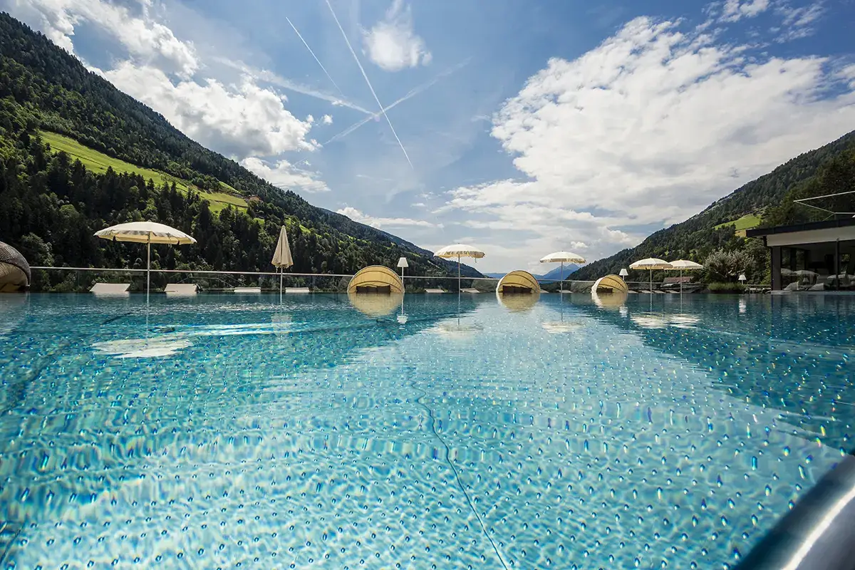 Piscina per adulti Quellenhof, in Alto Adige e sul Garda vacanza di sport e relax