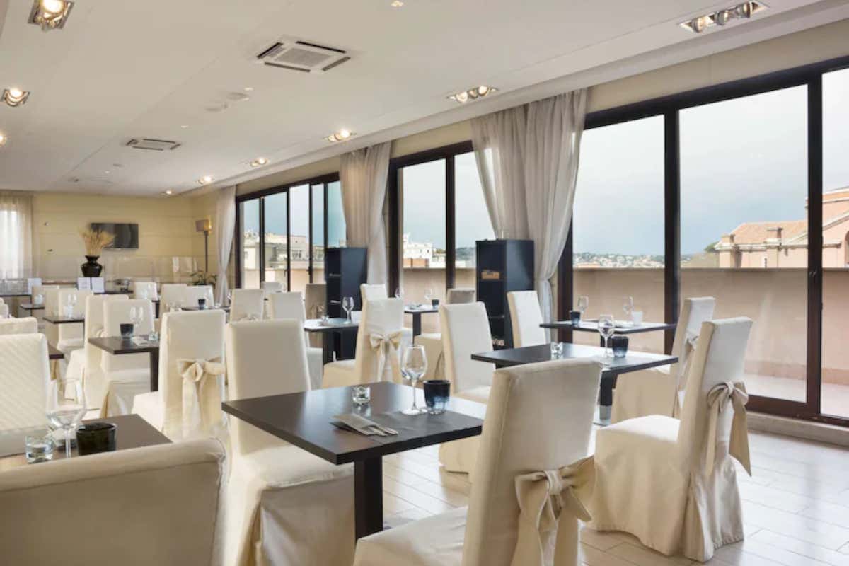 Il ristorante panoramico Nel cuore del Parioli apre il Radisson Blu Ghr Roma