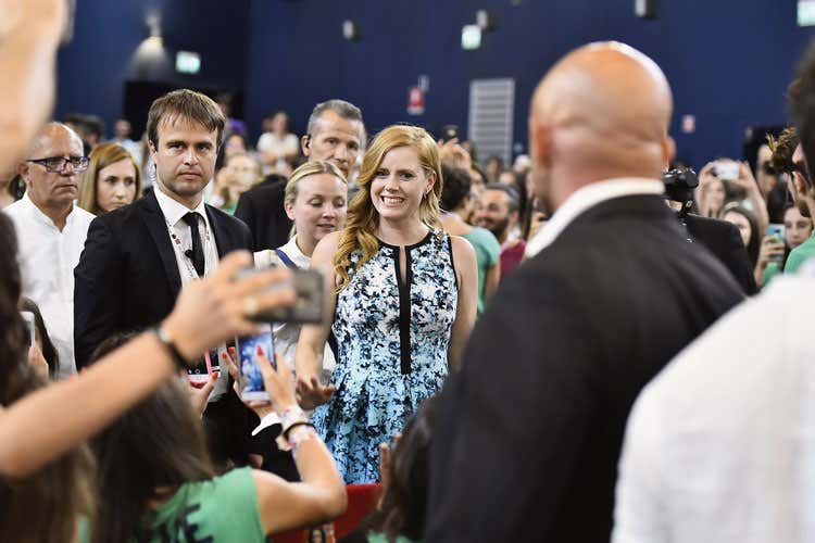 Amy Adams - I ragazzi del Giffoni incantati Amy Adams e Amendola ospiti Amy Adams - I ragazzi del Giffoni incantati Amy Adams e Amendola ospiti