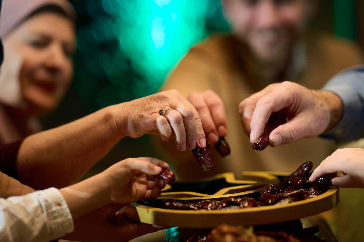 Ramadan a tavola: come funziona, piatti tipici e consigli per mangiare bene Ramadan a tavola: come funziona, piatti tipici e consigli per mangiare bene