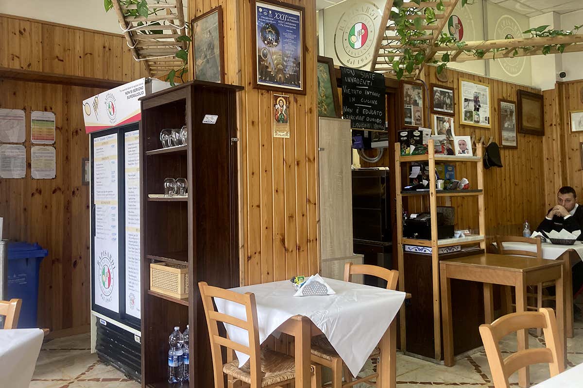 Gli interni della Trattoria Rapisardi dal 1947