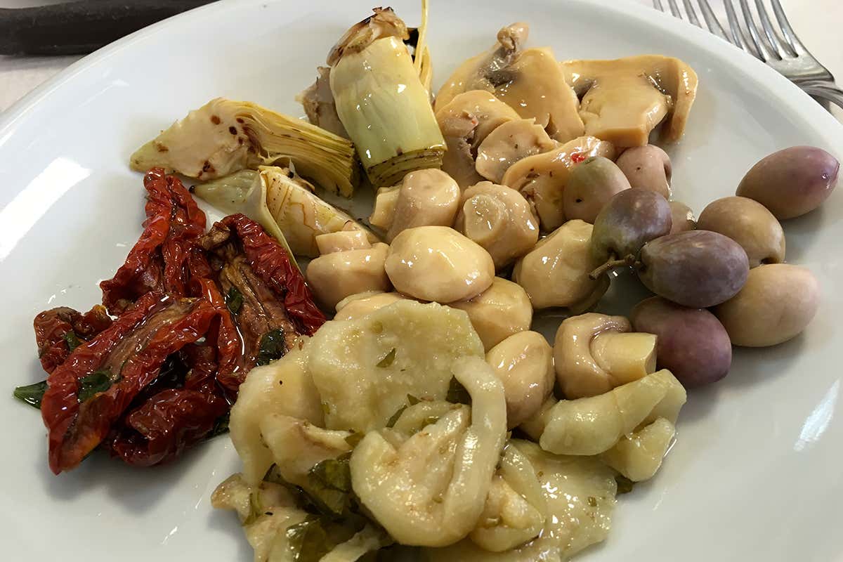 Olive in salamoia e sott’oli della casa