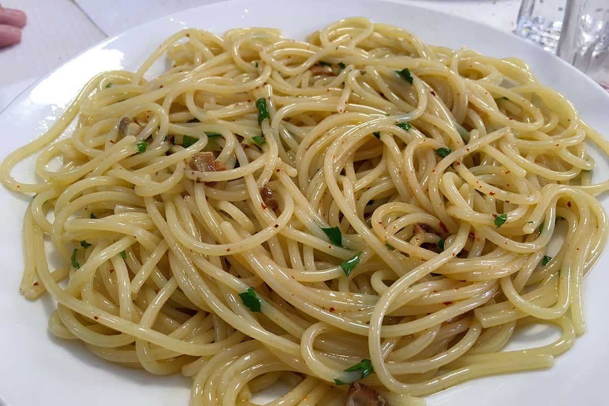 Spaghetti aglio olio e peperoncino