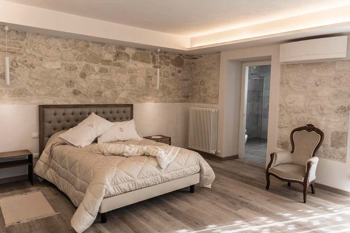 [[La Grotta dei Raselli]], accoglienza ai piedi della Maiella