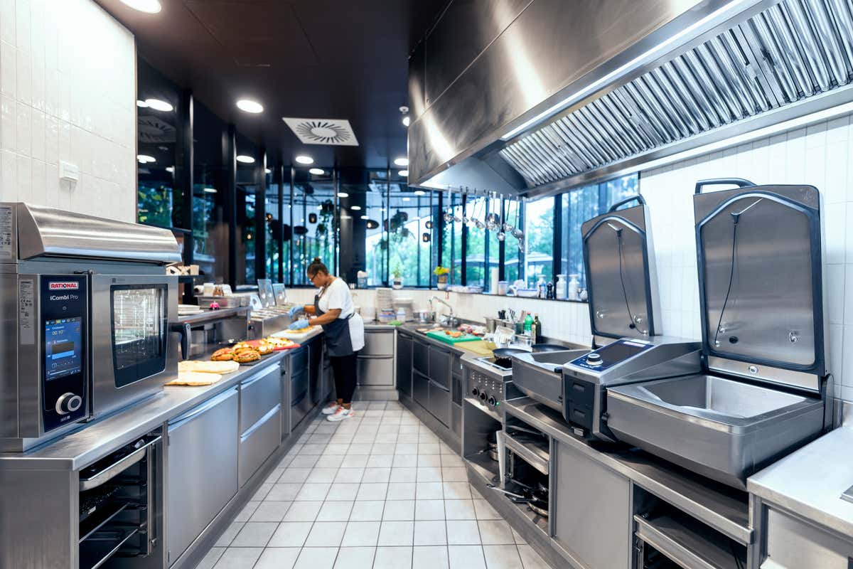 Costi in aumento, ma le cucine investono: ecco perché la tecnologia convince