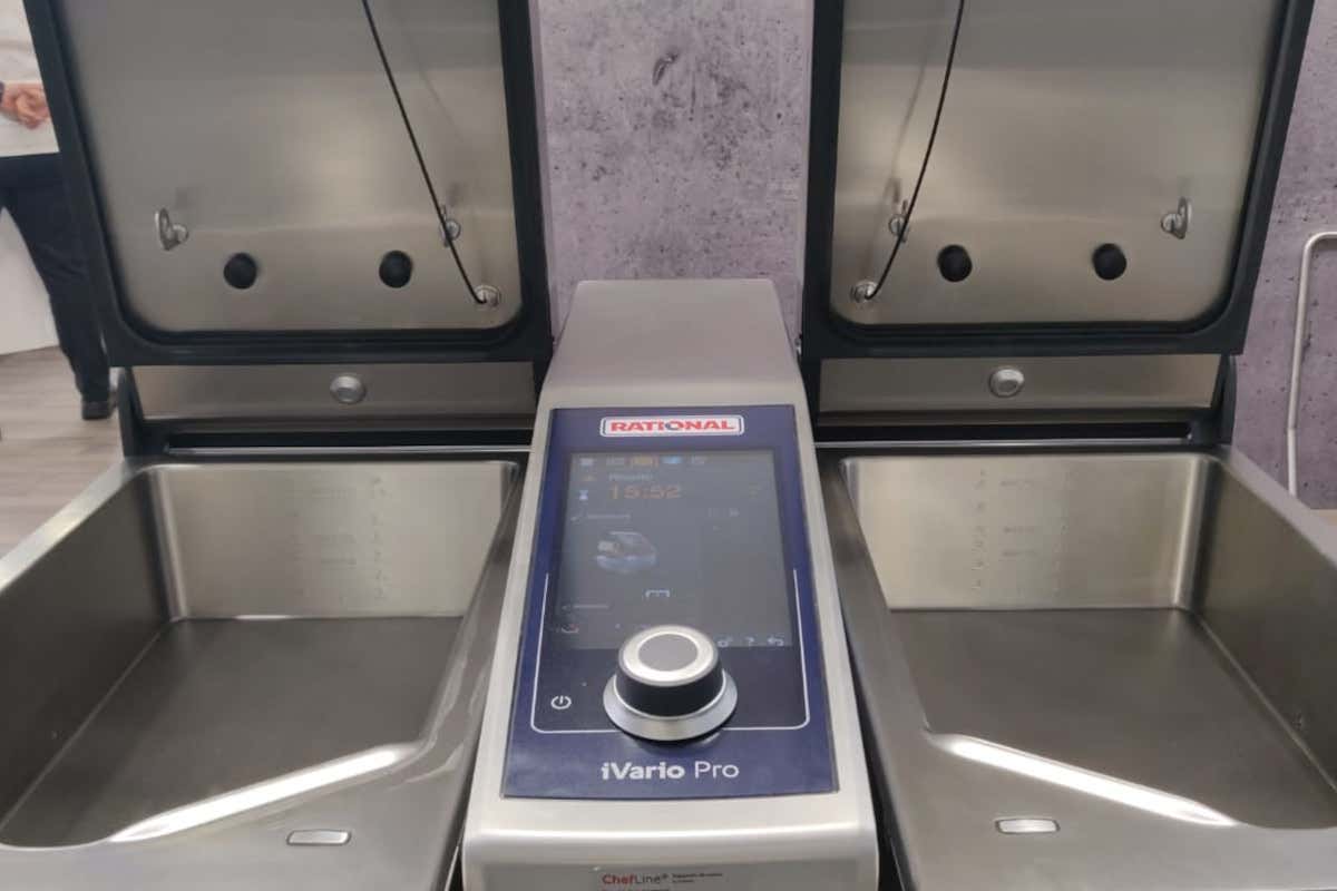 iVario di Rational La tecnologia al servizio della ristorazione: iCombi e iVario di Rational iVario di Rational La tecnologia al servizio della ristorazione: iCombi e iVario di Rational