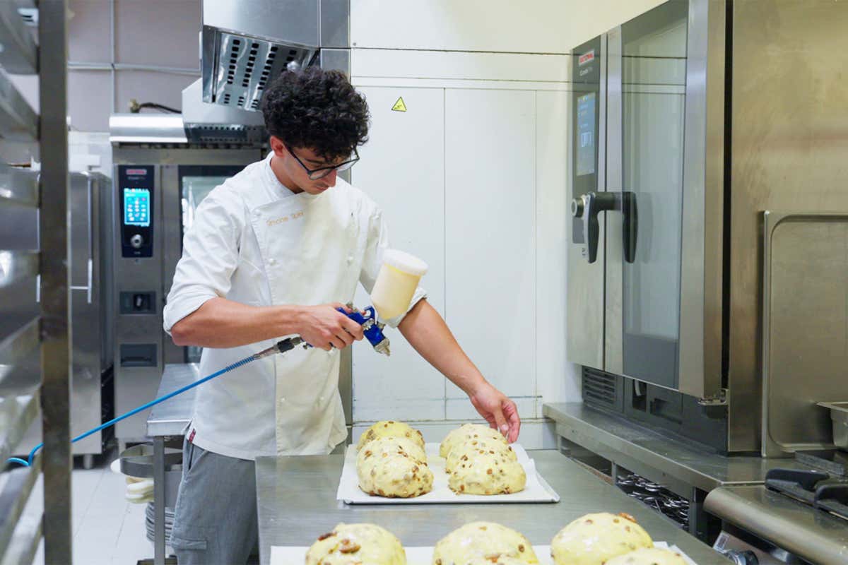Simone Spini, da Morbegno, pasticcere che utilizza i sistemi di cottura  iCombi Pro e iVario di Rational