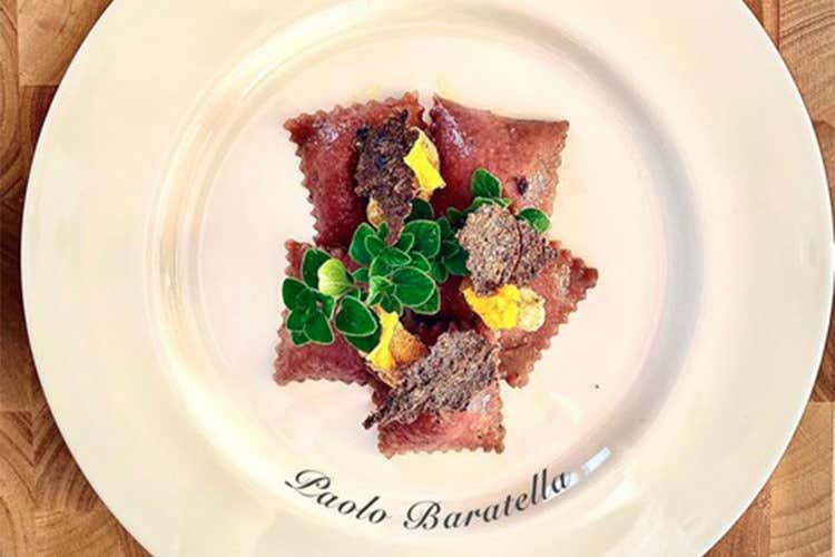 Ravioli alla barbabietola con ripieno di ricotta e olive