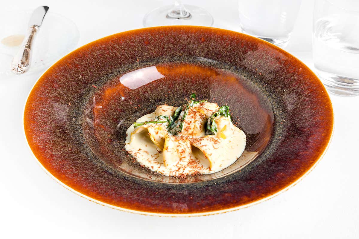 Ravioli di gallina cotti in vescica, fonduta di Parmigiano Reggiano di 12 anni e finta bottarga di culatello  Ravioli di gallina cotti in vescica, fonduta di Parmigiano Reggiano di 12 anni e finta bottarga di culatello