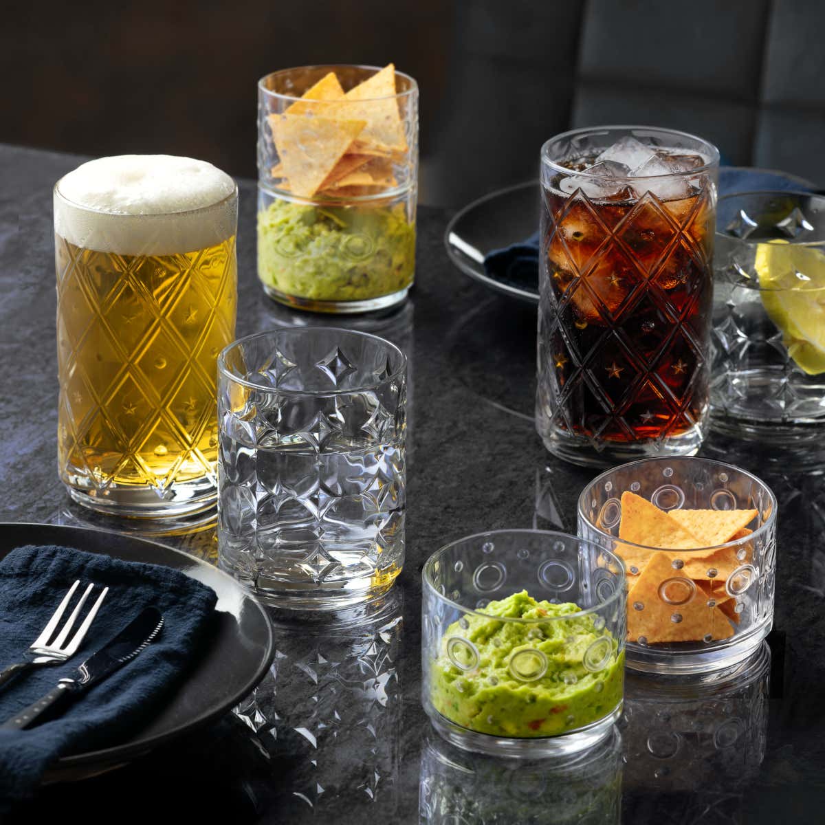 La linea Circus Circus è realizzata in Luxion®, il vetro sonoro superiore brevettato da RCR 100% riciclabile