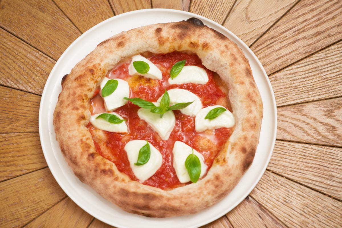 Pizza tonda a fermentazione naturale Le forme del sapore di Renato Bosco al Mantova Village