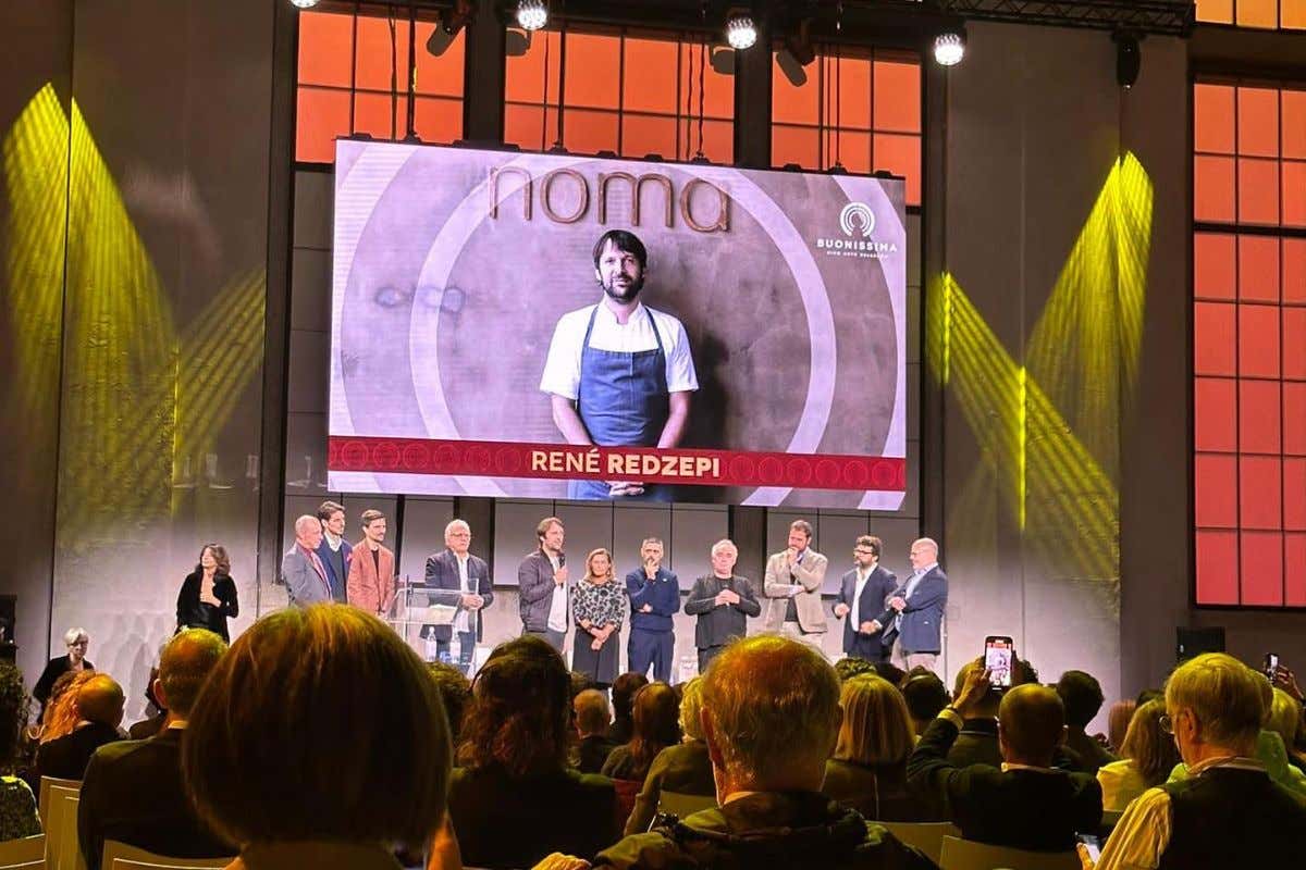 René Redzepi premiato a Torino. Allo chef un riconoscimento per la creatività René Redzepi premiato a Torino. Allo chef un riconoscimento per la creatività