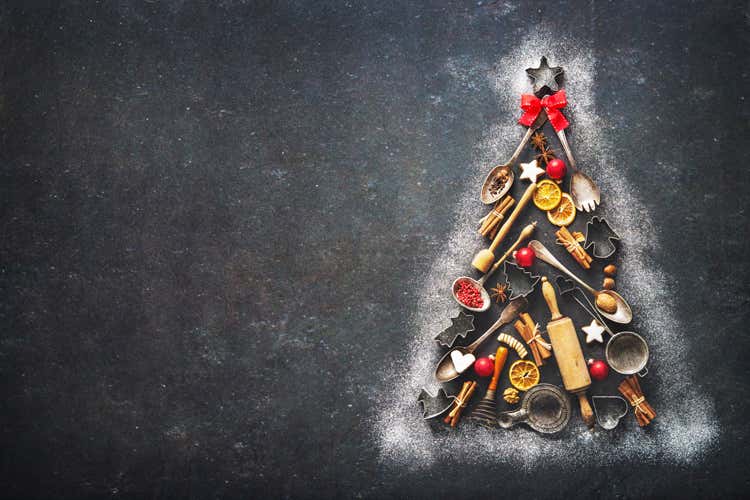 La spesa media per i regali di Natale è di 174 euro (Natale, cresce il budget di spesa In cibo e vino un terzo dei regali)