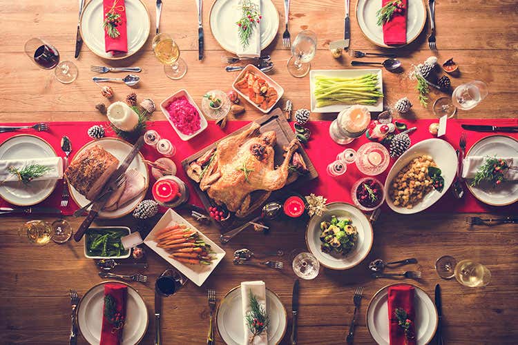 (Il regime alimentare durante le feste tra pasti liberi e diete di compenso) (Il regime alimentare durante le feste tra pasti liberi e diete di compenso)