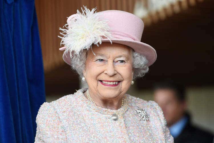 La Regina Elisabetta II - Coronavirus, 200 i Paesi colpiti In Uk si prevendono 20mila decessi