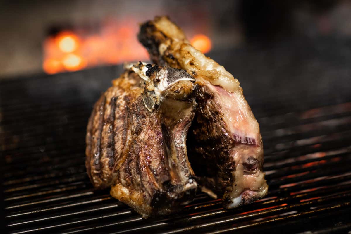 La fiorentina è al centro della proposta gastronomica di Regina Bistecca