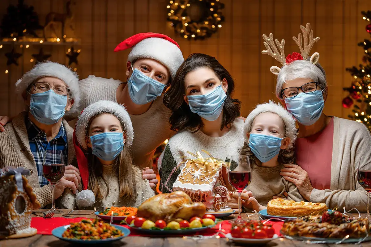 Regole per un Natale sereno Pranzo di Natale in casa? Ecco le regole anti-contagio