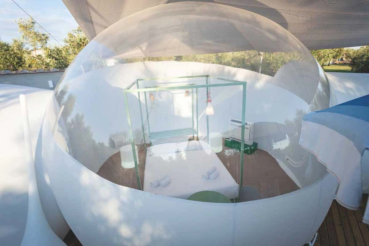 L'interno della Bubble Suite (foto sito Relais Antico Podere San Francesco) Relais Antico Podere San Francesco, glamping sotto le stelle per notti da sogno