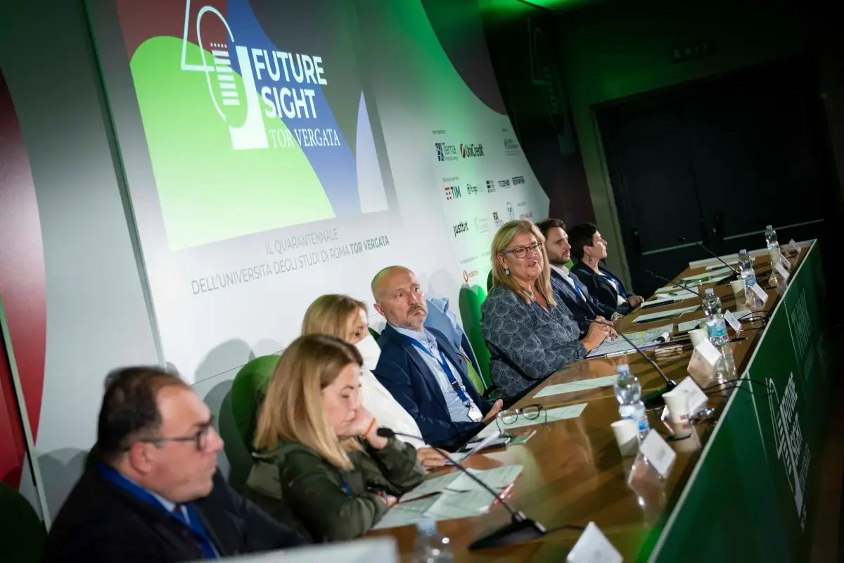 Il tavolo dei relatori durante la conferenza Il cibo del futuro? Sempre pi&ugrave; genuino, autentico, sostenibile