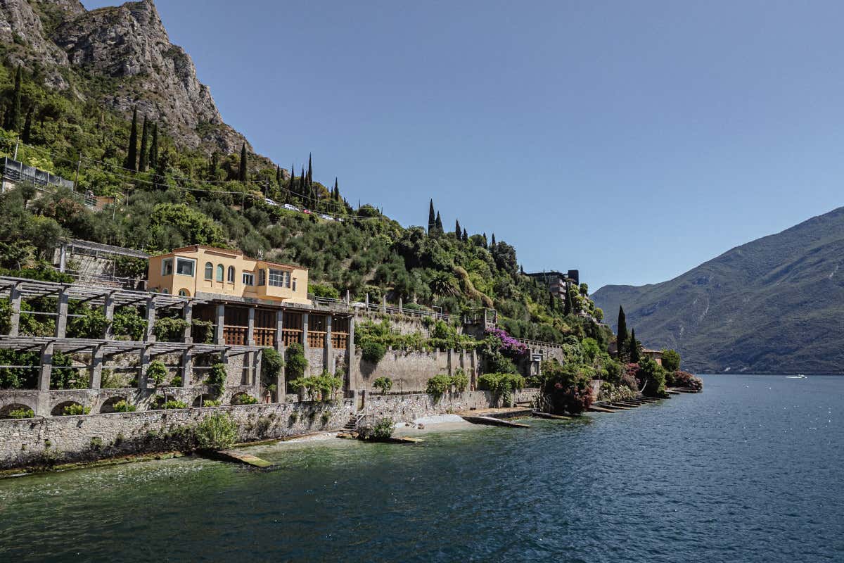 Residenza Sirreti Lago di Garda offre privacy esclusiva e lusso sul lago