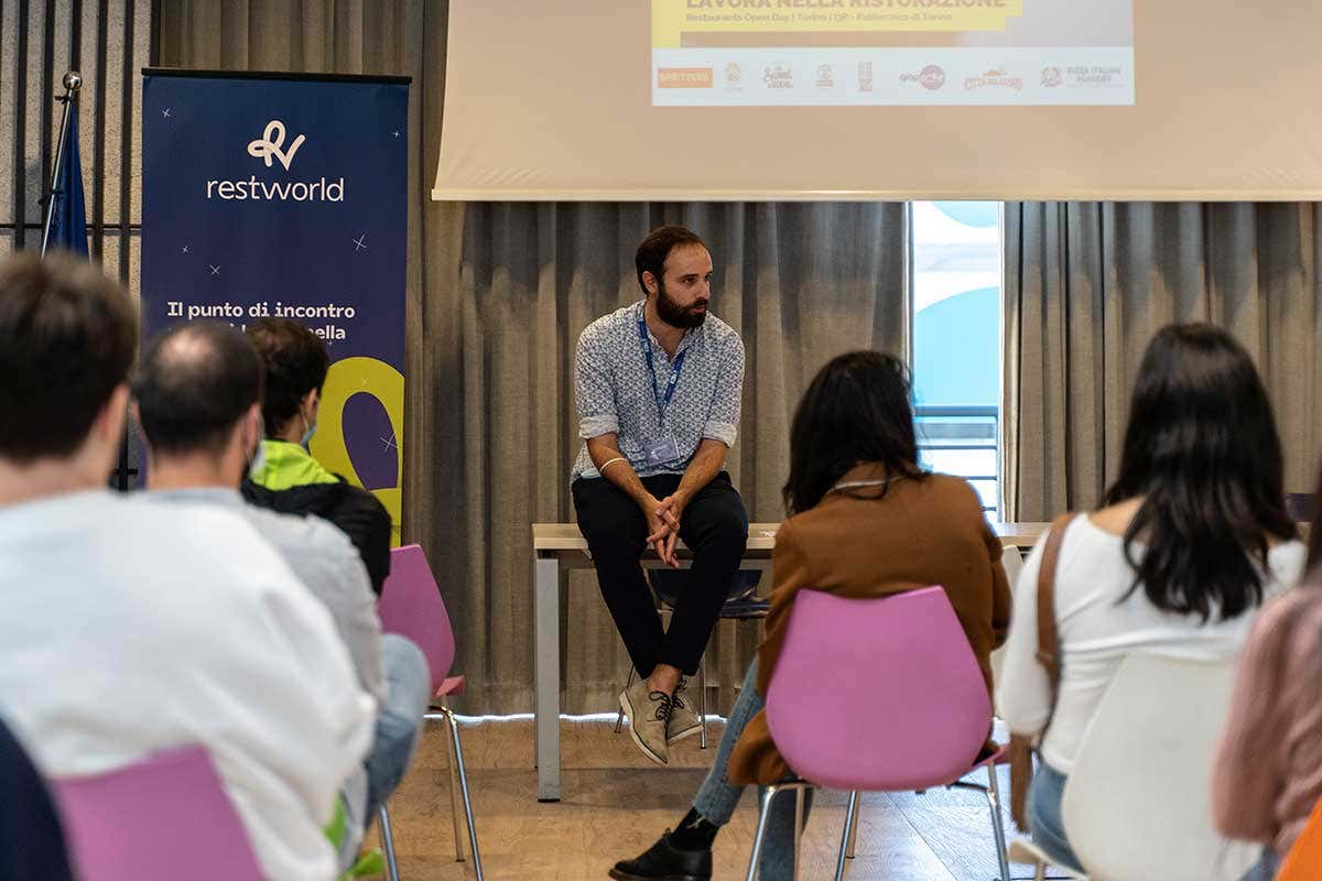 Uno scatto dalla sessione di networking dell'8 ottobre Stranieri, neofiti, universitari: ecco chi cerca lavoro nella ristorazione. E cosa trova Uno scatto dalla sessione di networking dell'8 ottobre Stranieri, neofiti, universitari: ecco chi cerca lavoro nella ristorazione. E cosa trova