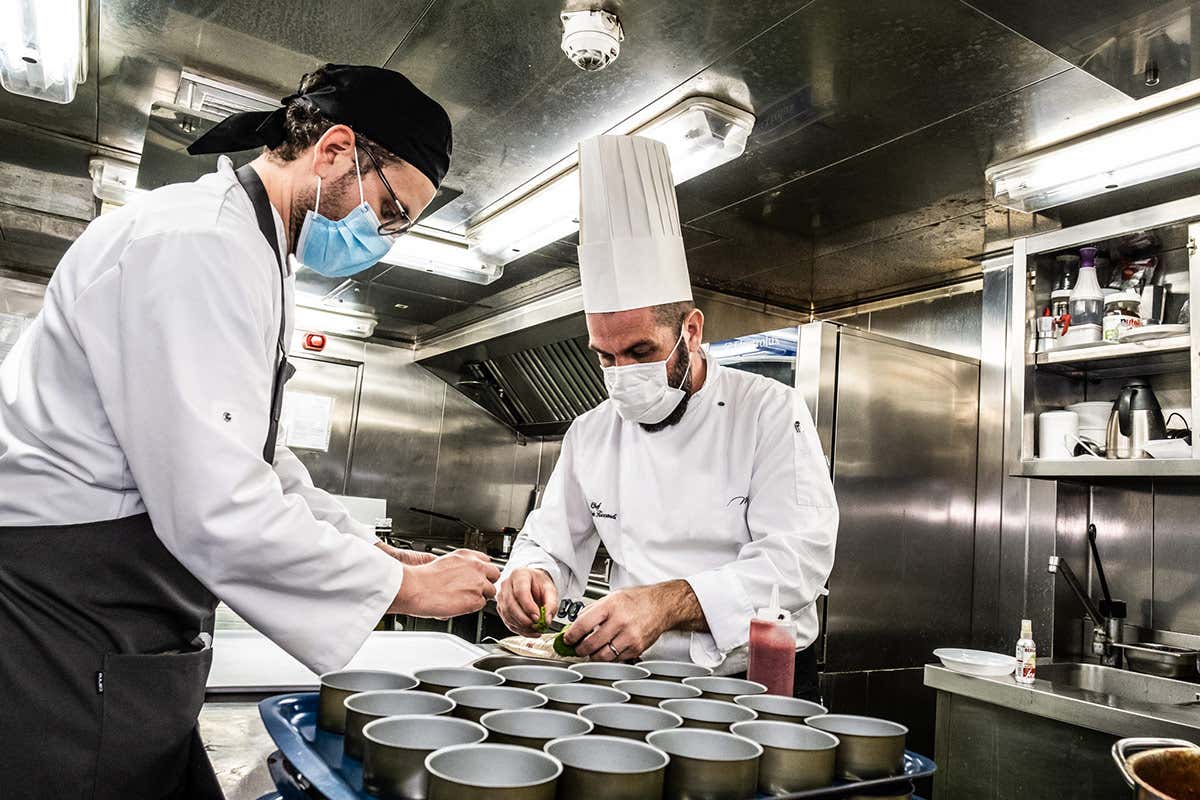 Mirko Feliziani e Daniele Riccardi in cucina &pound;$I Maestri raccontano...$&pound; Le &ldquo;rotte sensoriali&rdquo; di Daniele Riccardi