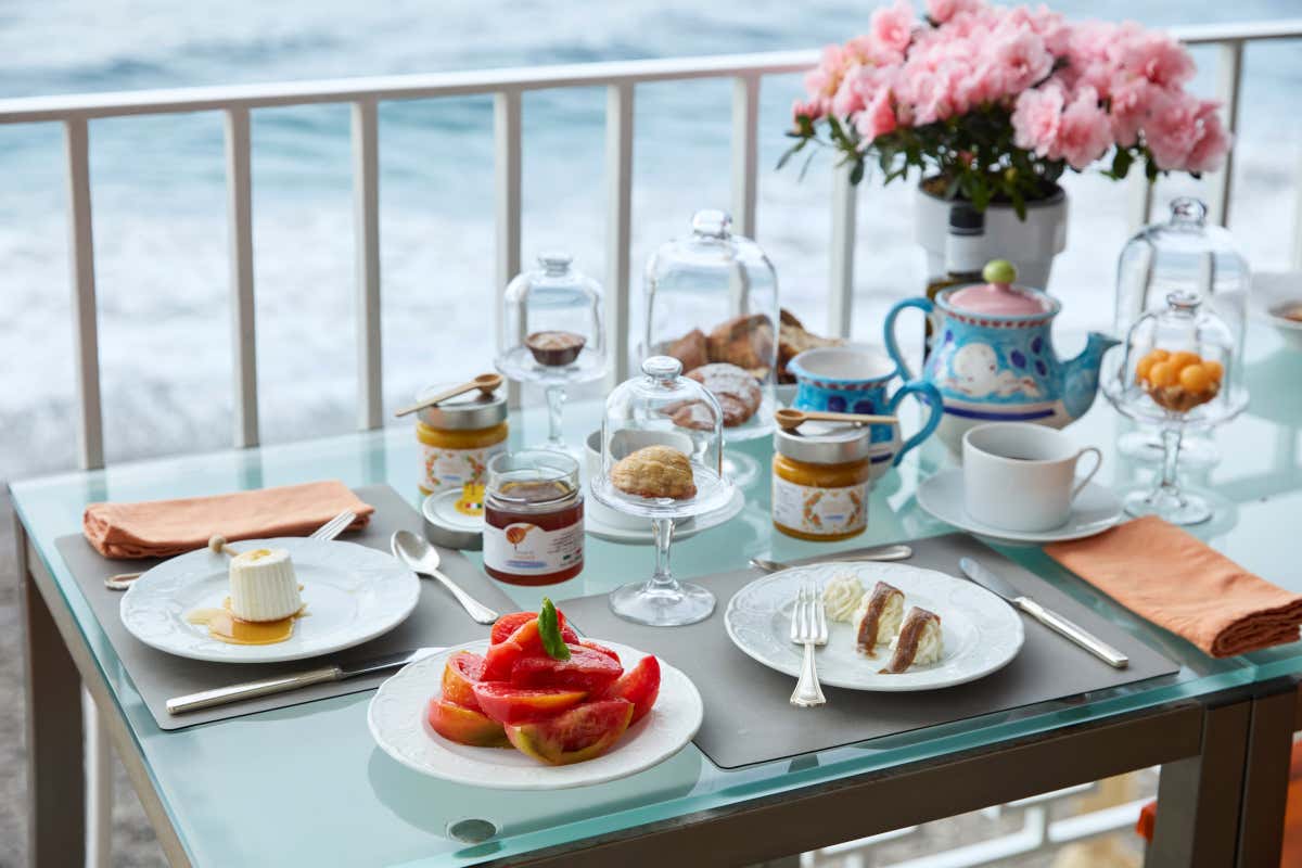 La ricca colazione offerta dalla struttura