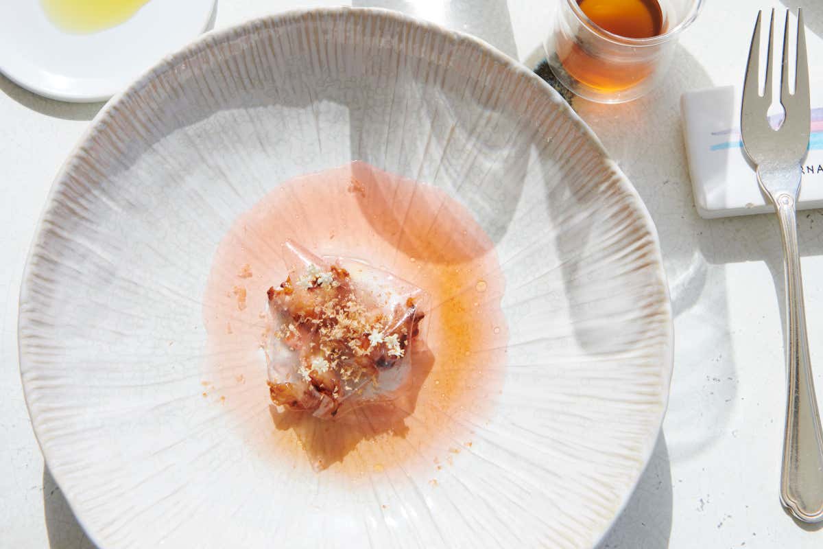 La Mazzancolla cruda e cotta, pomodoro, fragole e mandorle