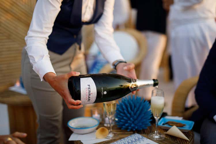 Menu di mare e vini Ferrari in degustazione il 4 luglio al Riccio Restaurant (Sapori di mare e bollicineal Riccio Restaurant di Anacapri)