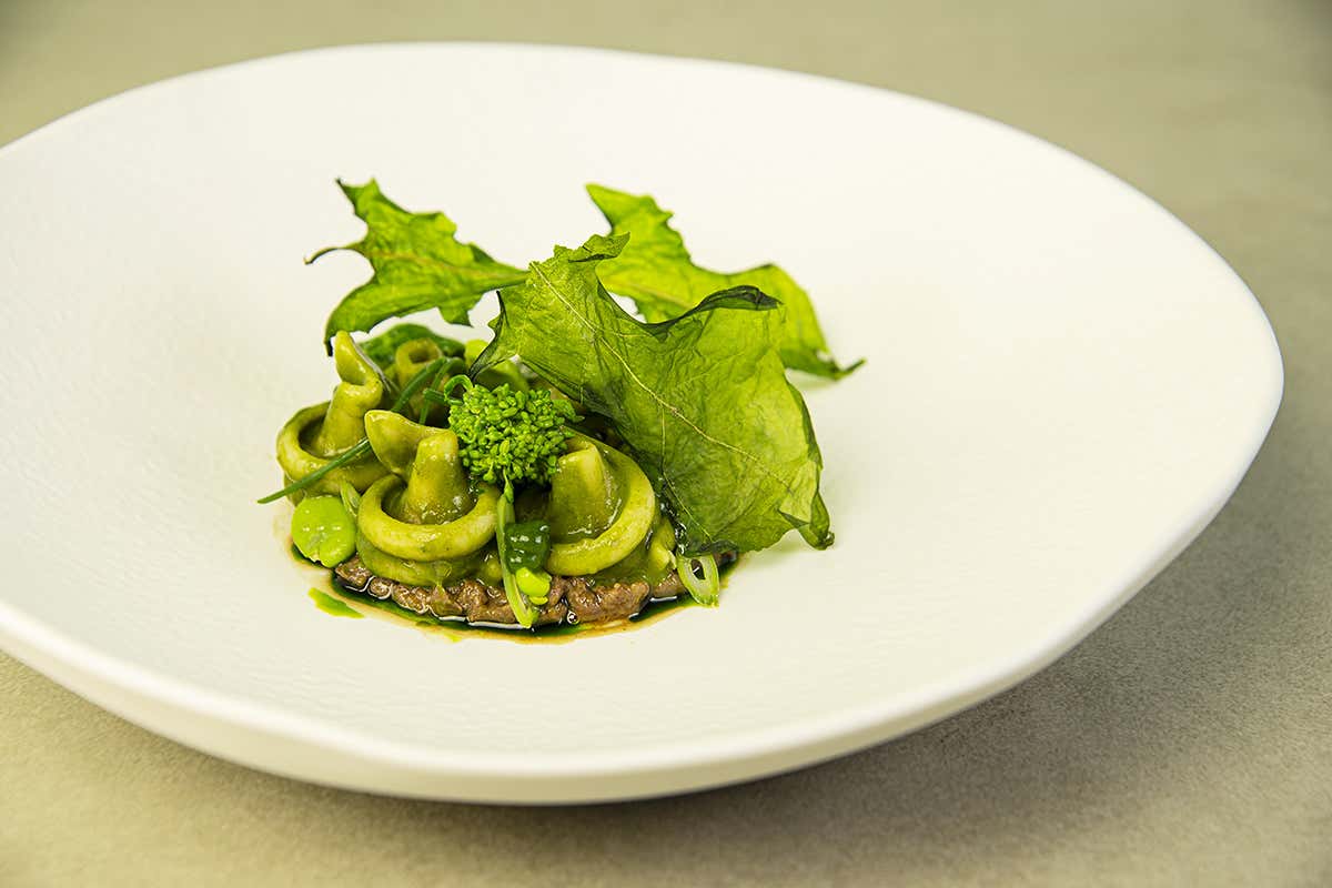 Riccioli di pasta con ragout di colombaccio Tutta l’arte di Luca Landi nel nuovo menu de Il Lunasia