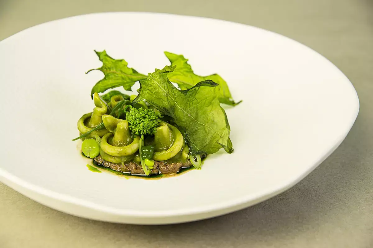 Riccioli di pasta con ragout di colombaccio Tutta l’arte di Luca Landi nel nuovo menu de Il Lunasia