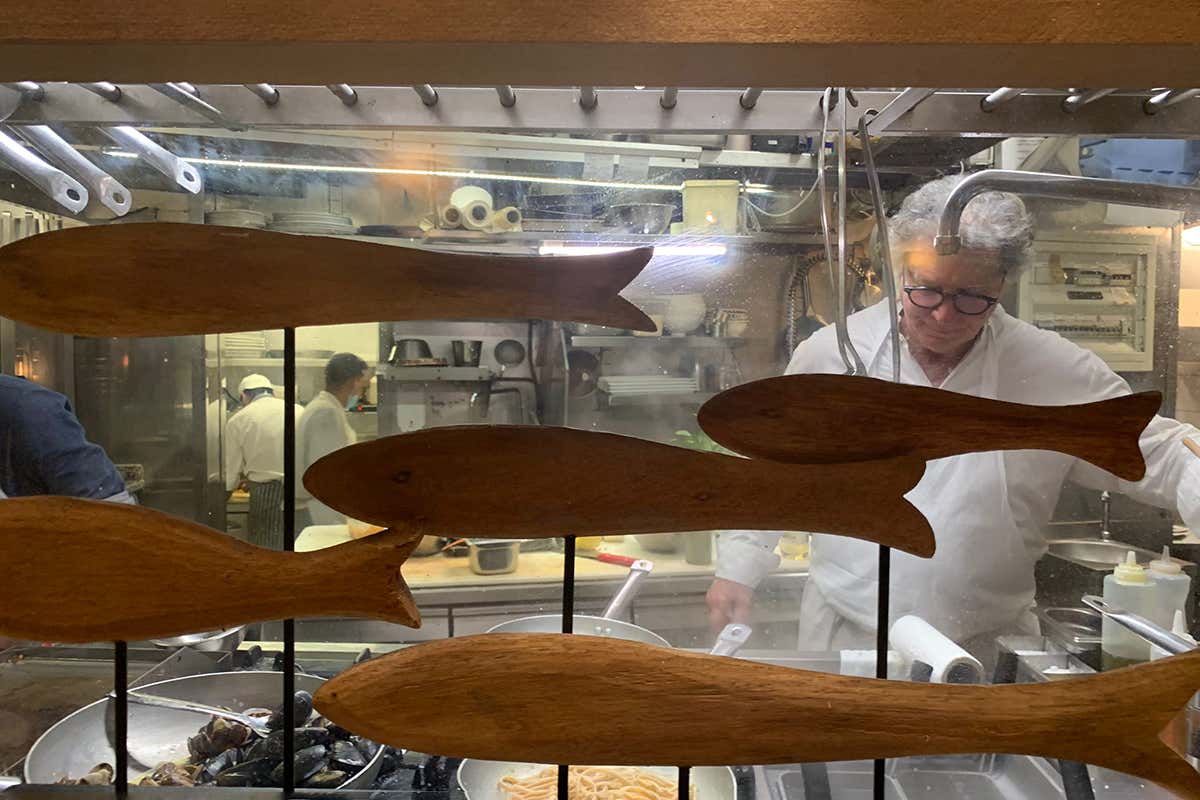 Massimo Riccioli Roma, l'affondo di Riccioli: Città svenduta, ai ristoranti servono i turisti